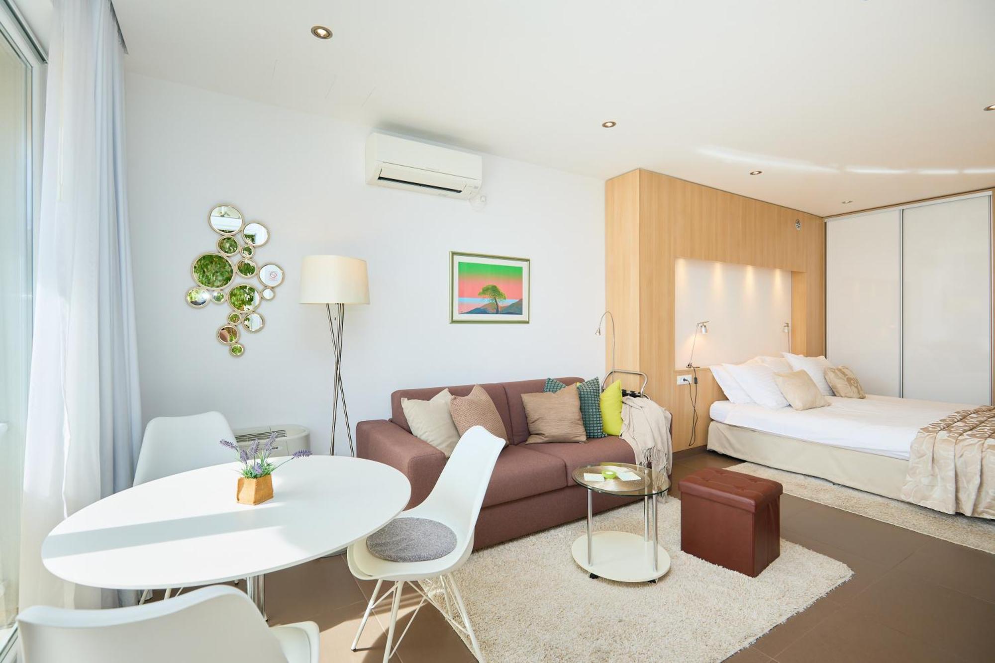 New & Stylish With A Lush Private Garden Apartmán