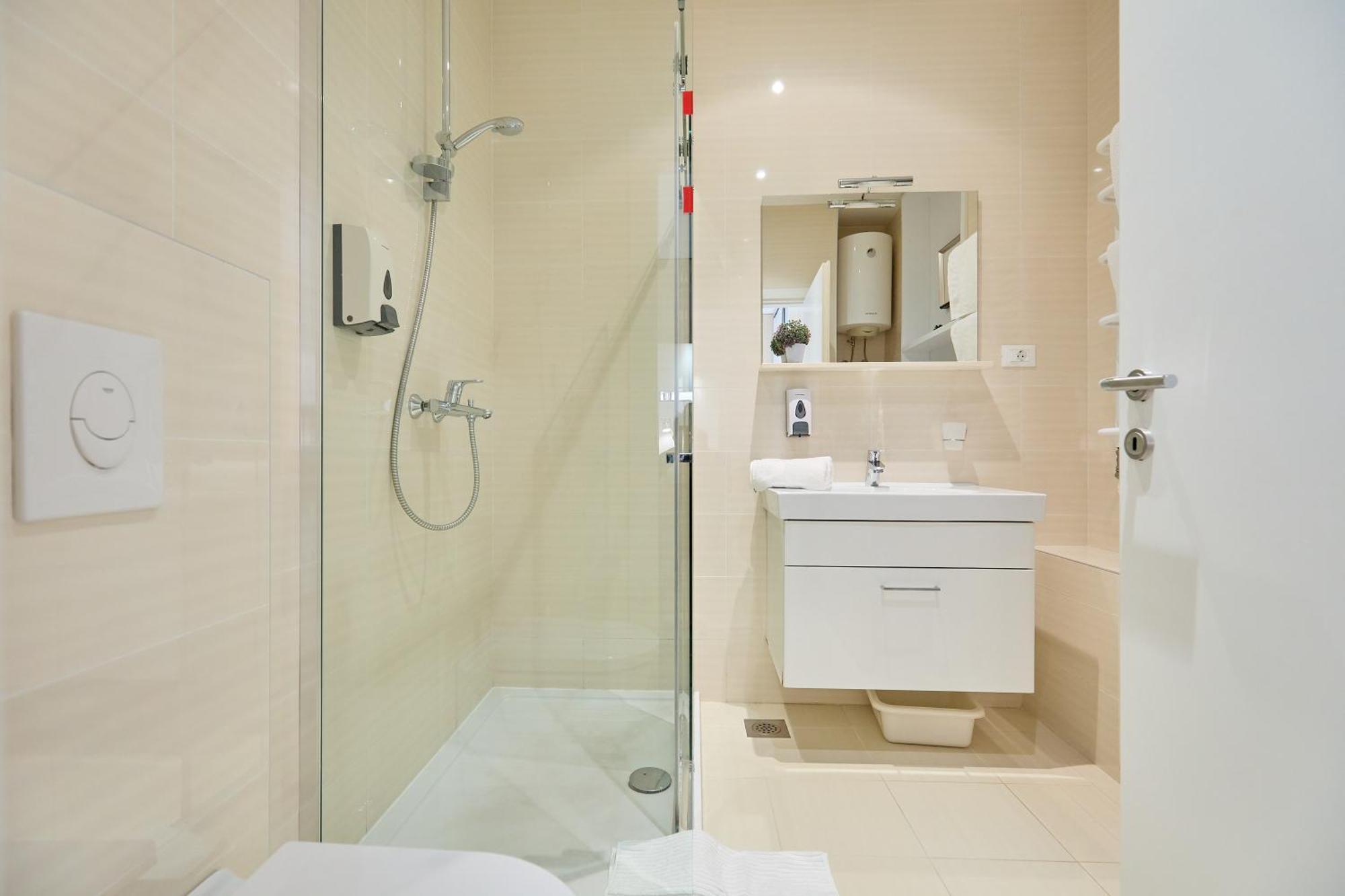 Apartmán New & Stylish With A Lush Private Garden *