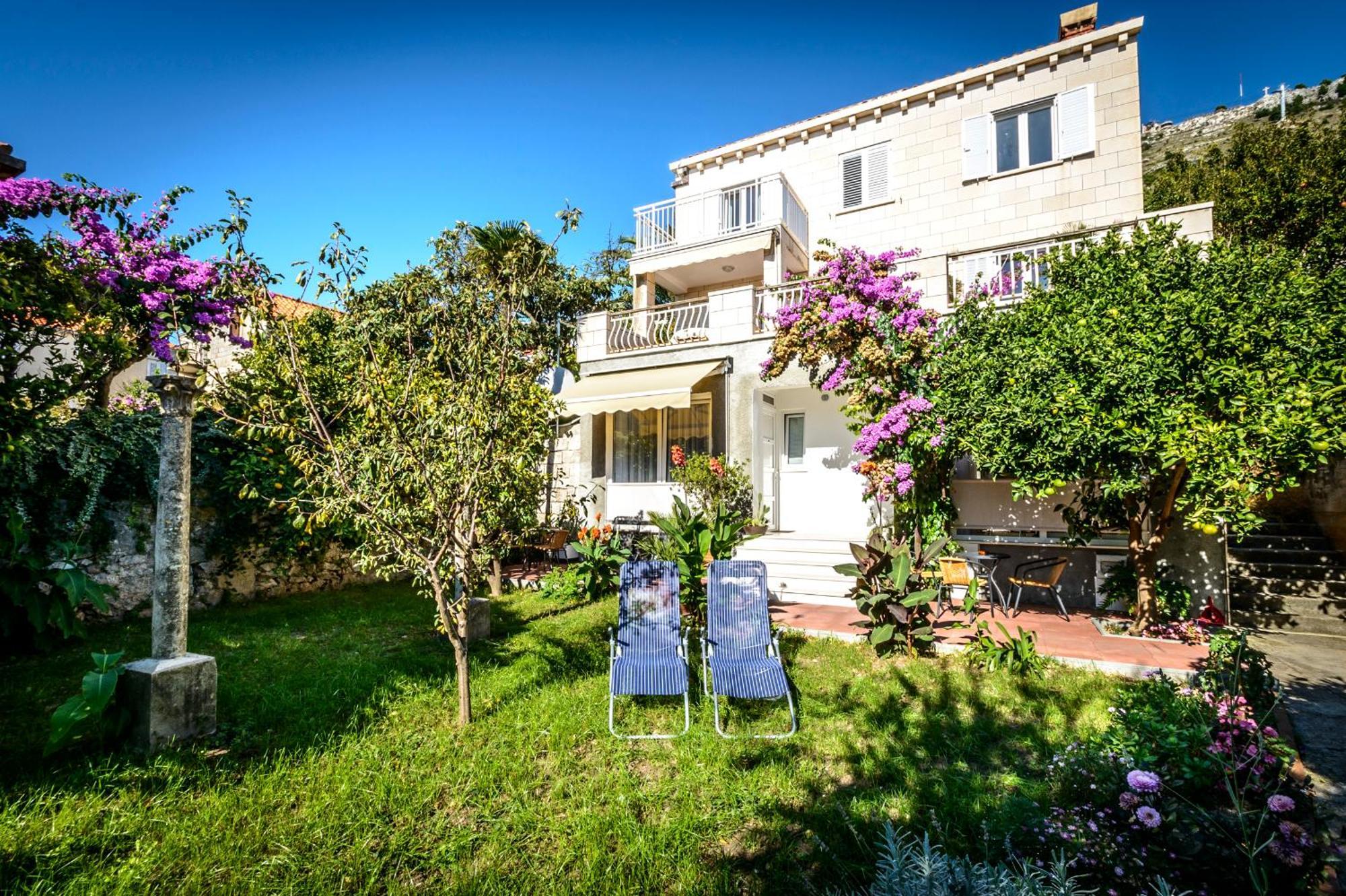 New & Stylish With A Lush Private Garden Apartmán *