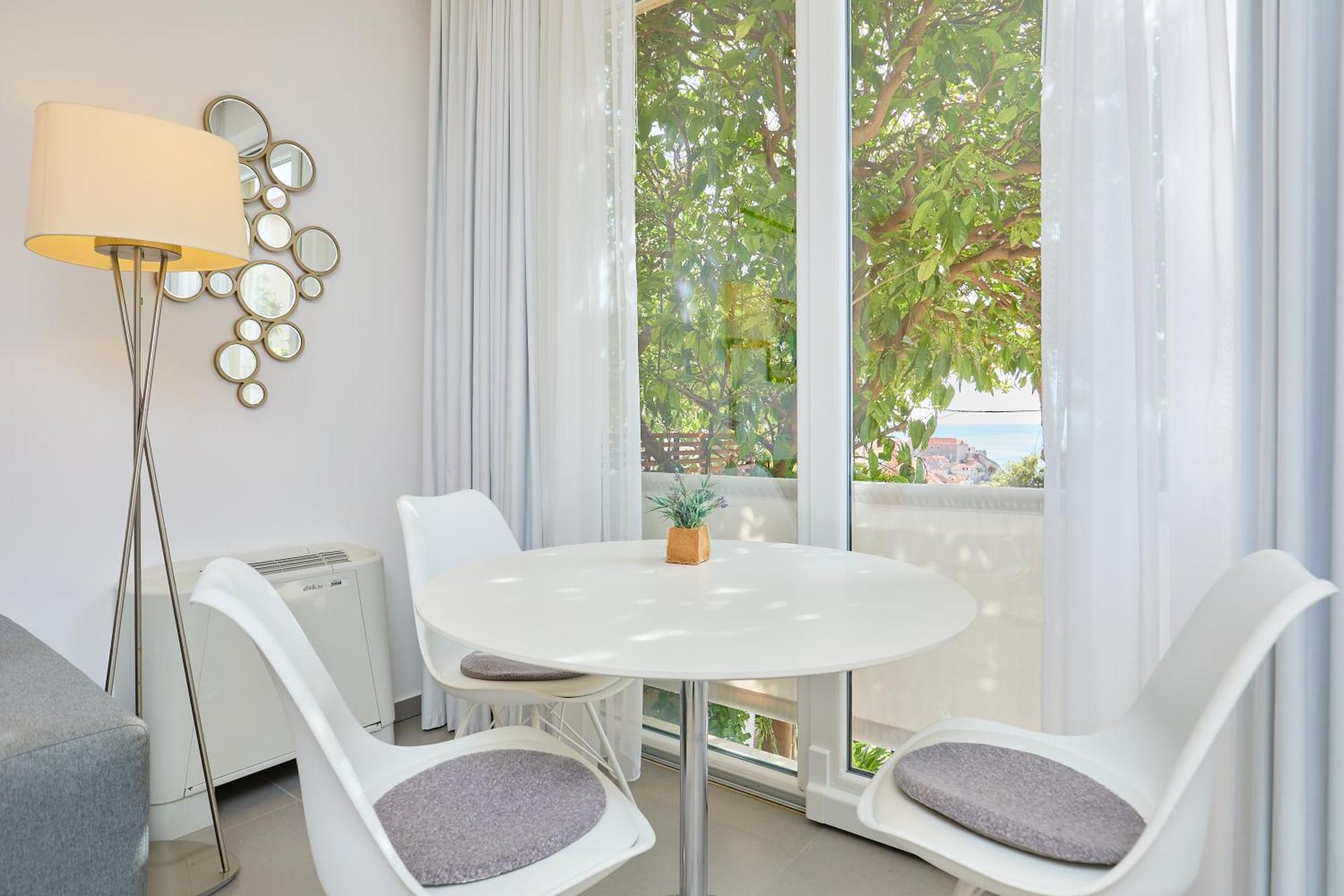 New & Stylish With A Lush Private Garden Apartmán